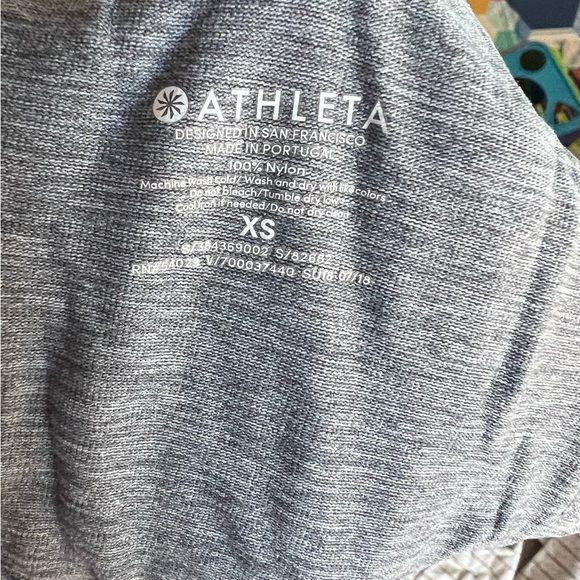 Athleta Seamless Gray Workout Top XS - Picture 4 of 4